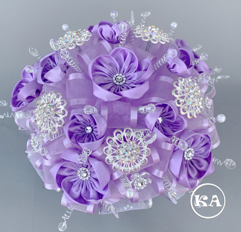 kn-021 quinceanera bouquet lilac with gold