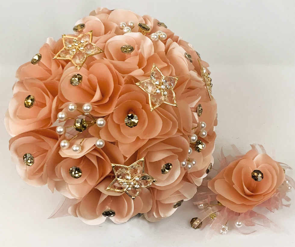 a-0025-quinceanera-bouquet-blush-gold