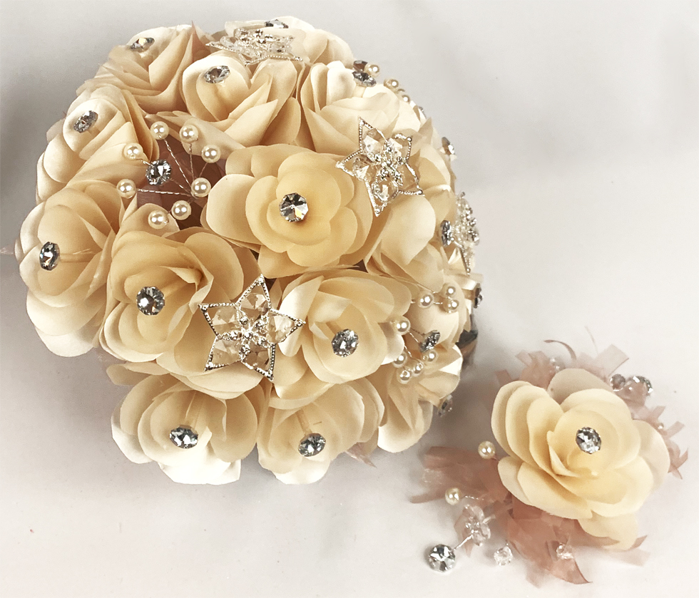 a-0025-quinceanera-bouquet-champagne-silver