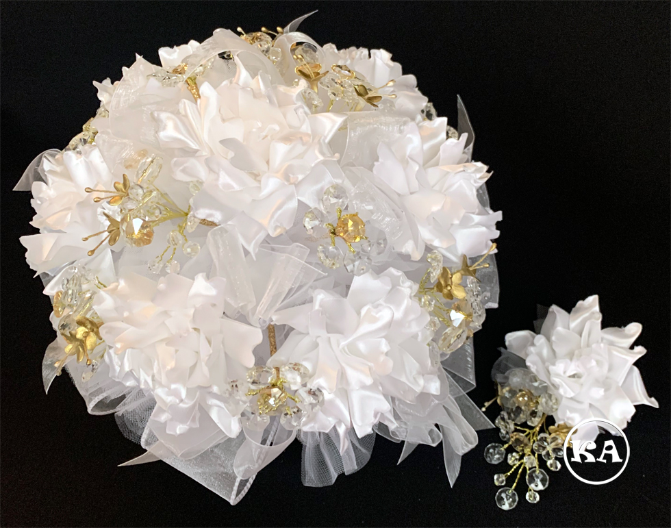a-0029-quinceanera-bouquet-white-gold