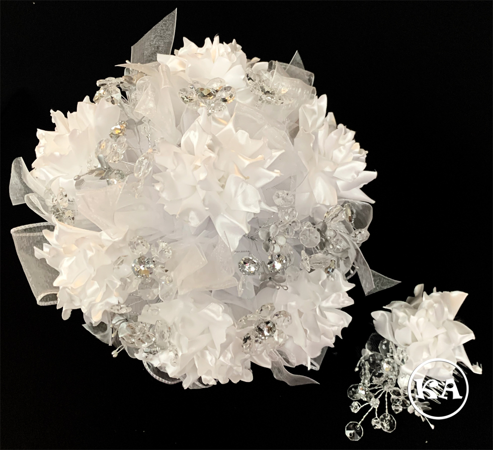 a-0029-quinceanera-bouquet-white-silver