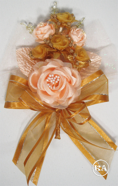corsage gold-peach