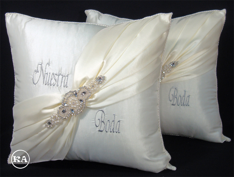 kc-313 wedding pillows